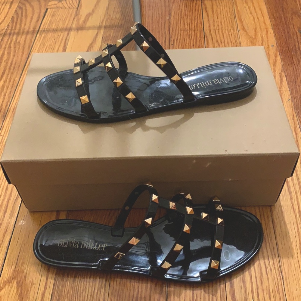 Jelly slides with studs